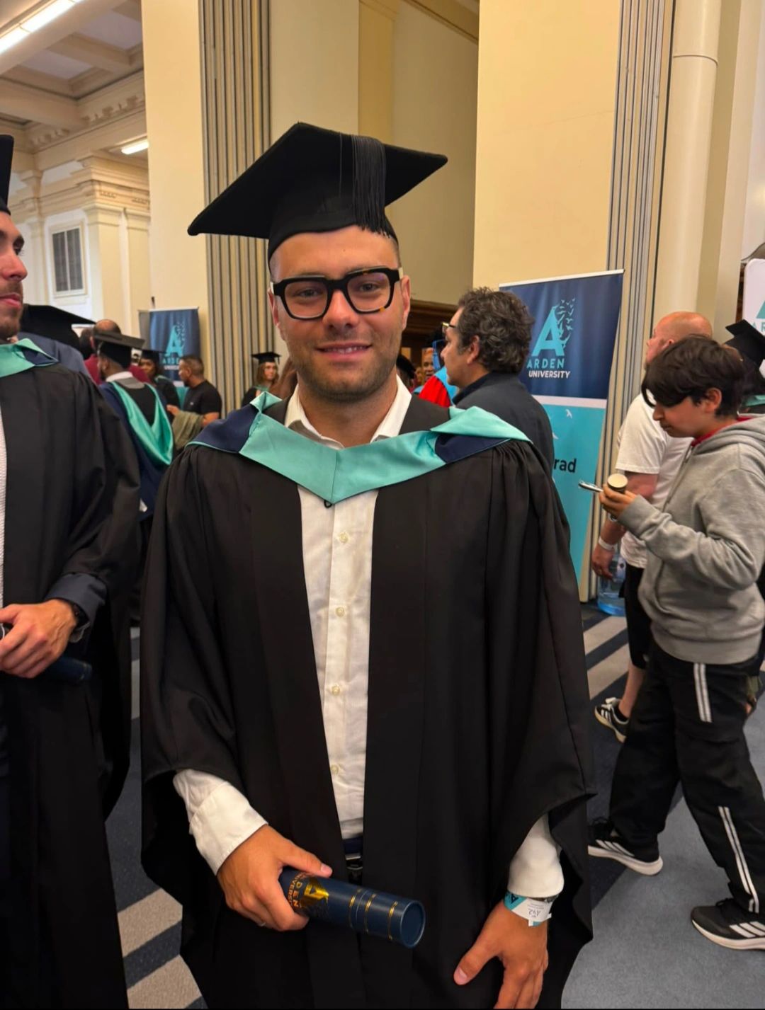 Laurea conseguita in Business & Finance presso Arden University: un nuovo tragua
